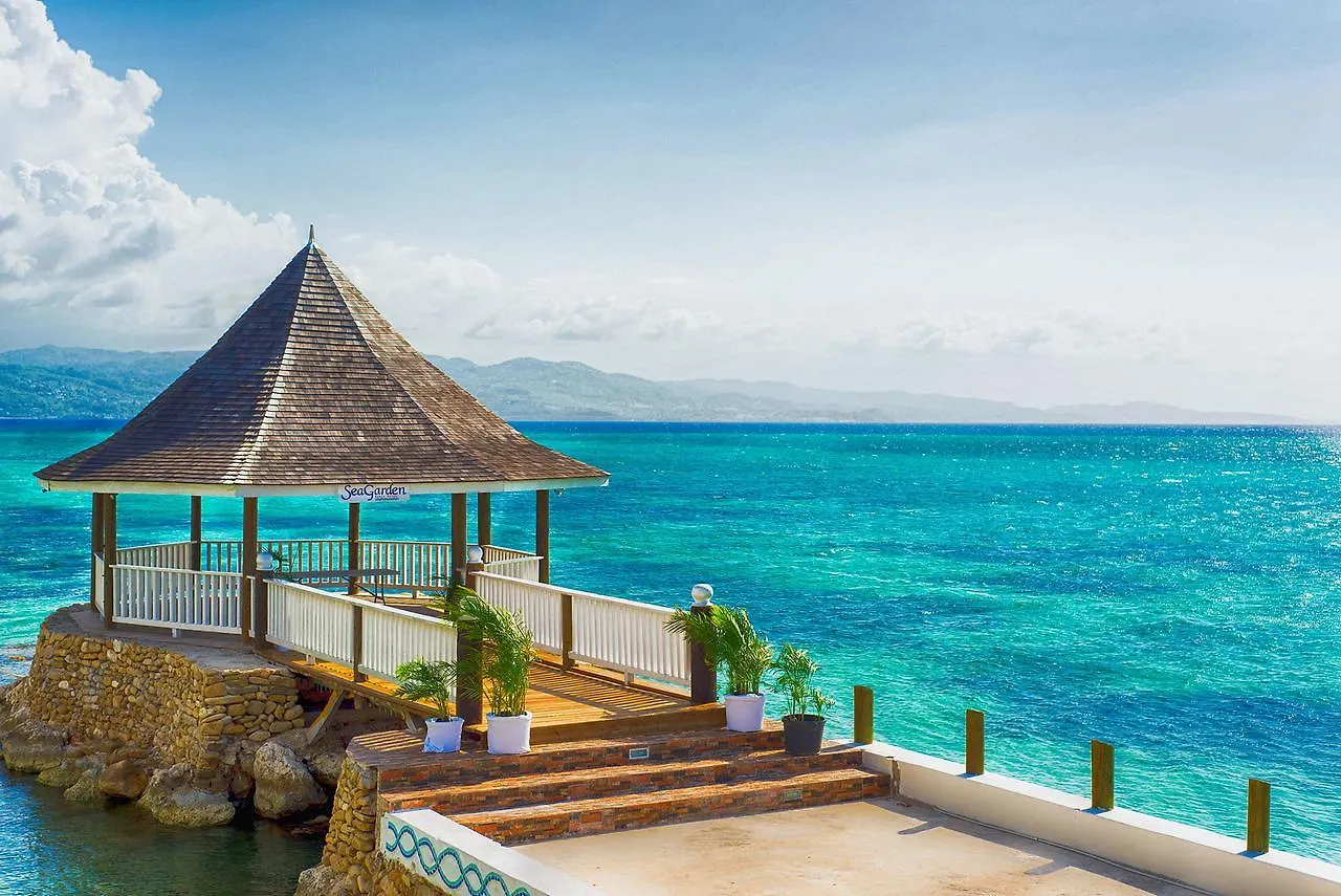 ***  Seagarden Beach Resort Montego Bay Jamaica
