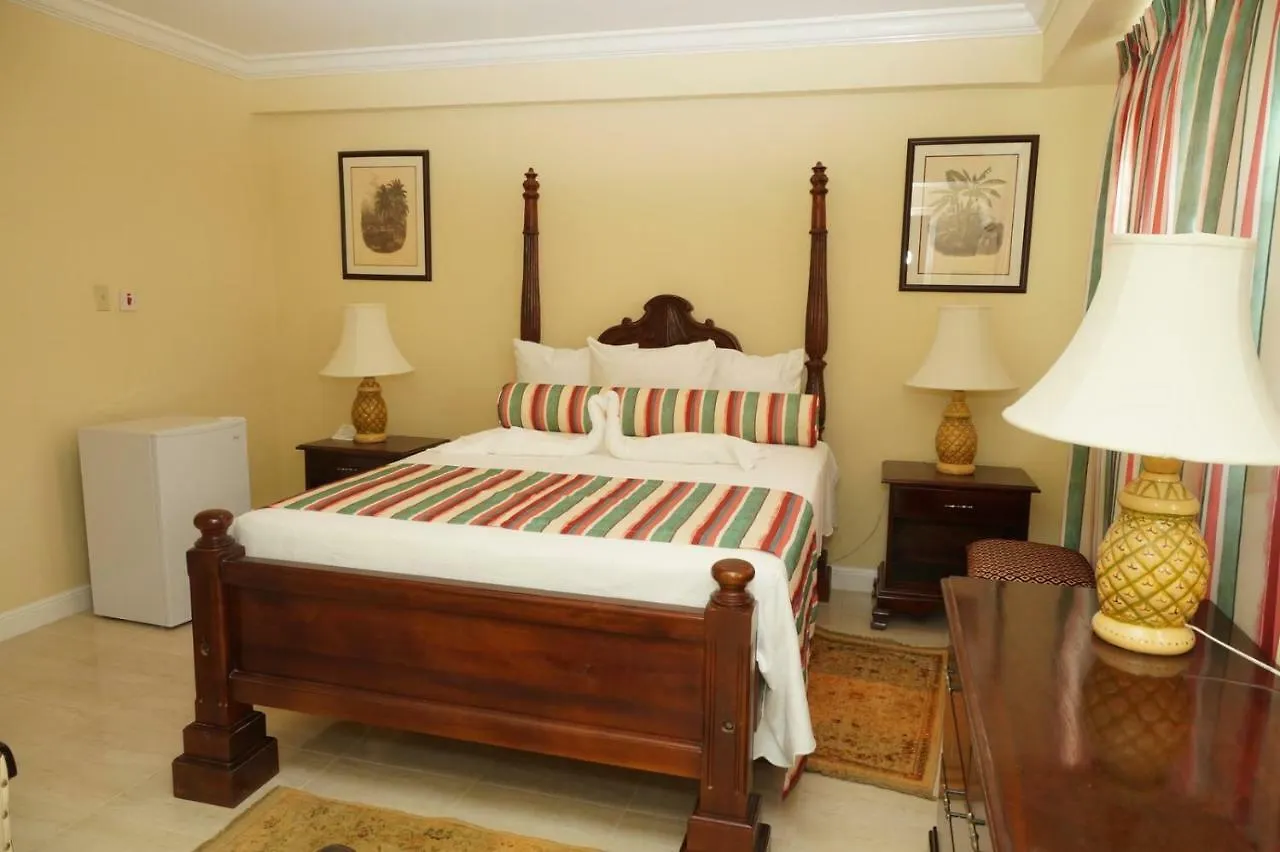 ***  Seagarden Beach Resort Montego Bay Jamaica